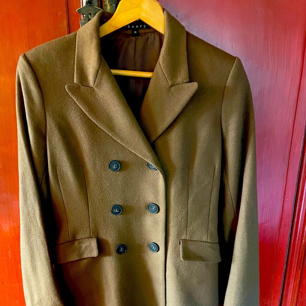 Women’s THEORY brown wool winter coat. Size medium. Double breasted